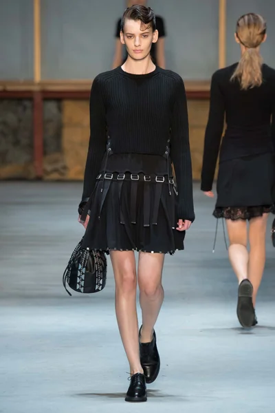 Look 15
